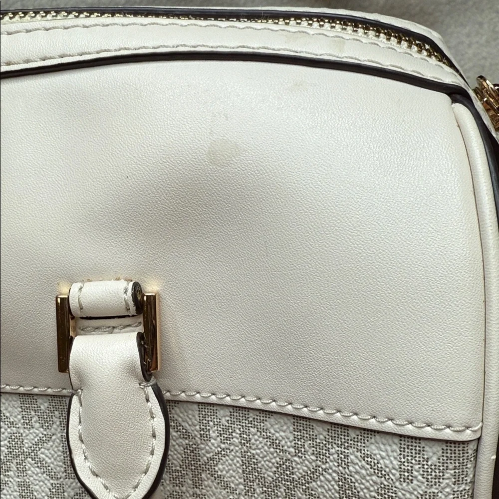 Michael Kors-Women’s Medium Beige & Cream Cross body shoulder bag
